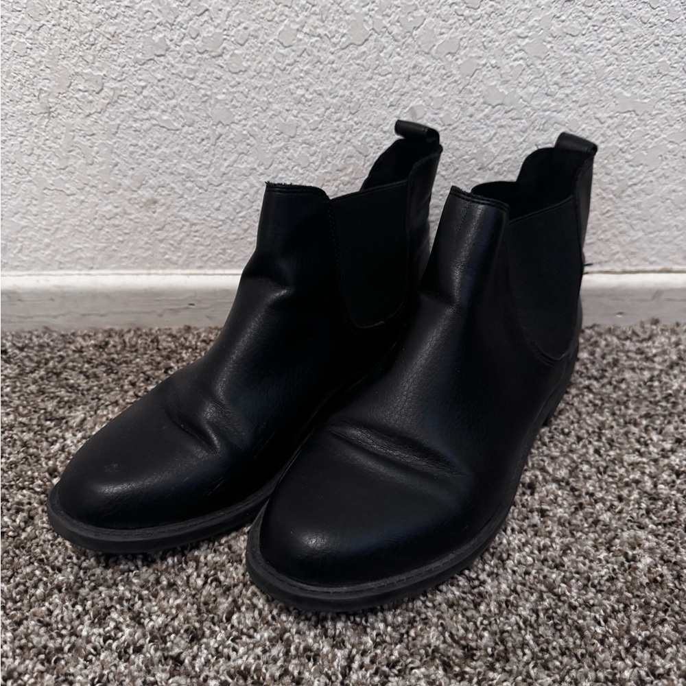 Black Leather Womens Chelsea Boots